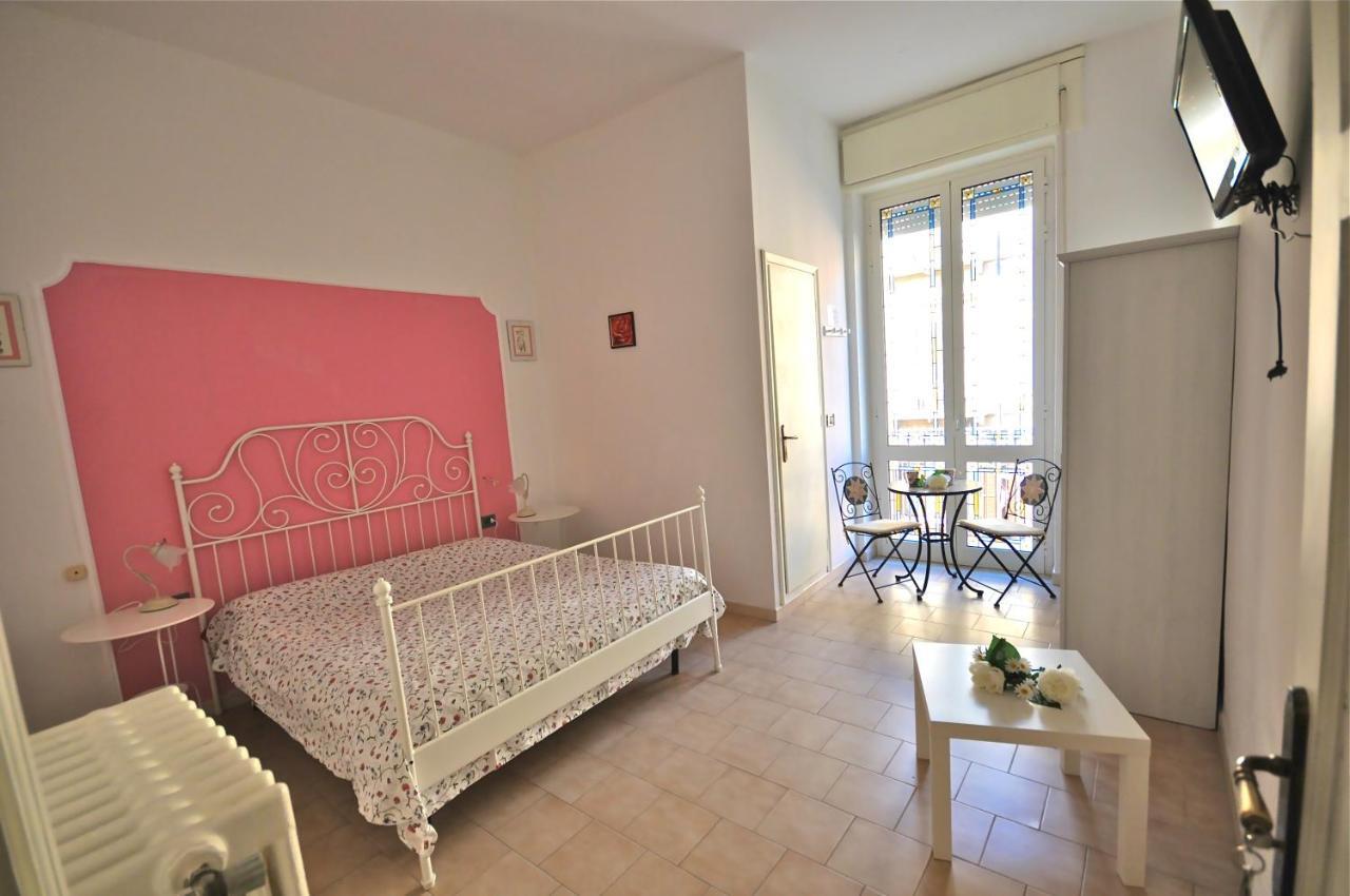 Villa Rosa Dei Venti Viareggio Bilik gambar